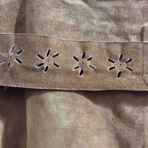 Select suede skirt with matching belt - Picture 3 of 13